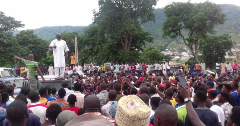 Melaye-addressing-supporters-in-Kogi-2-891x470