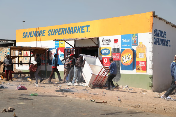 shops attacked in s.africa