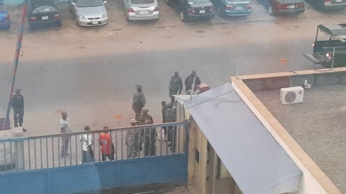 nigerian-army-invades-daily-trust-office-abuja-1-711x400