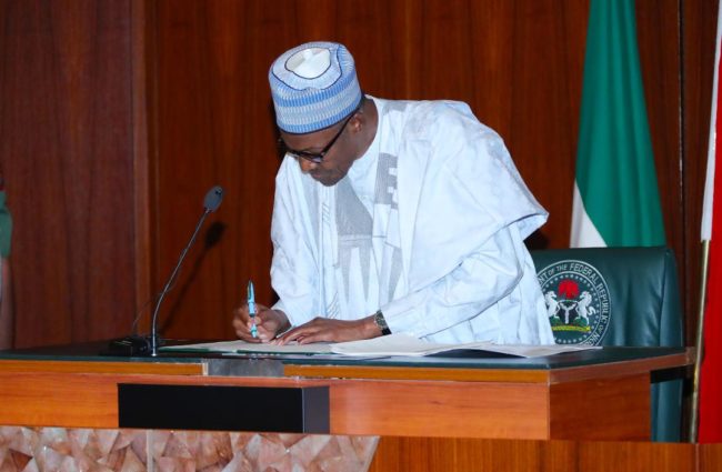 Buhari-signs-the-executive-order