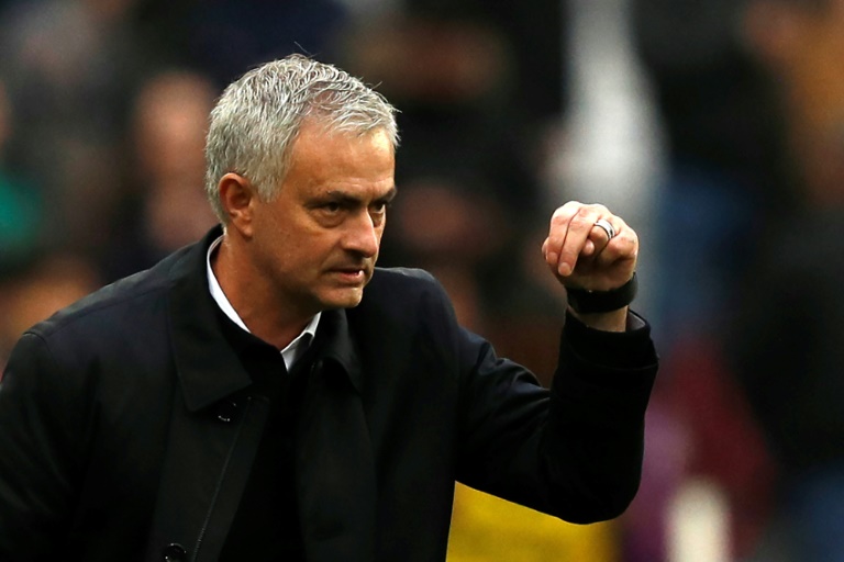 mourinho-firstspurs-game