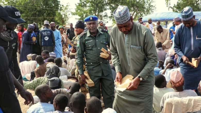 Zulum-Donates-to-IDP-1280x720