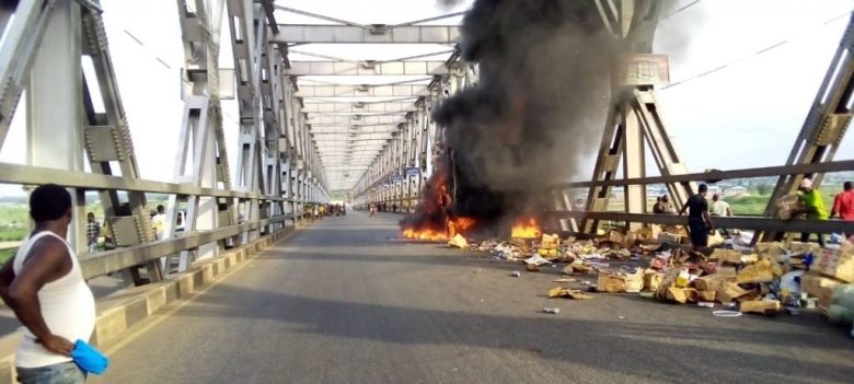 truck fire niger bridge